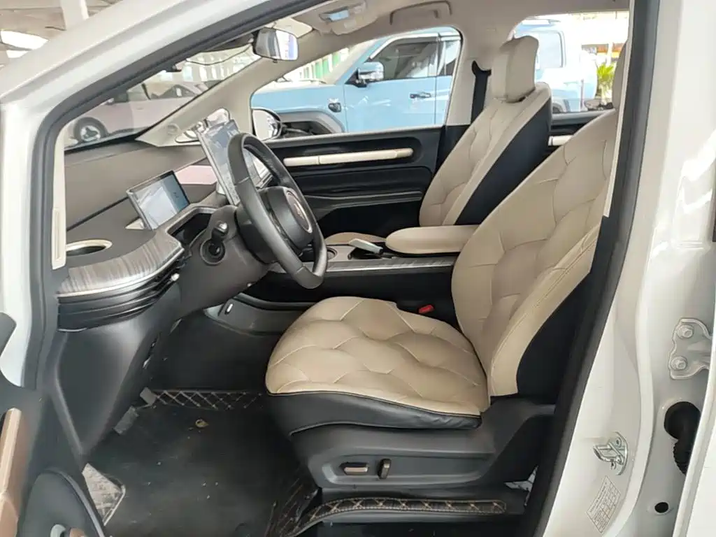 Baojun Yunduo — миниатюра 15