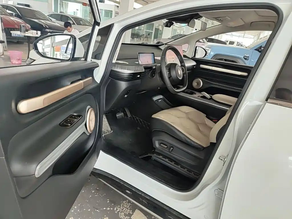 Baojun Yunduo — миниатюра 16