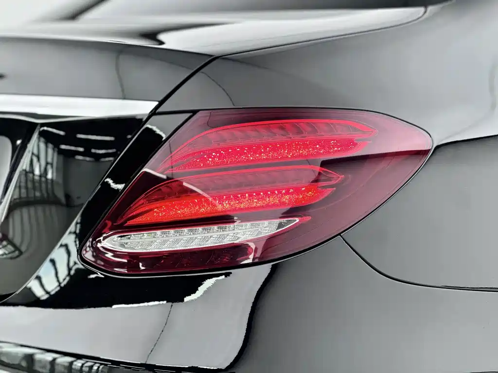 Mercedes-Benz E-Class — миниатюра 4