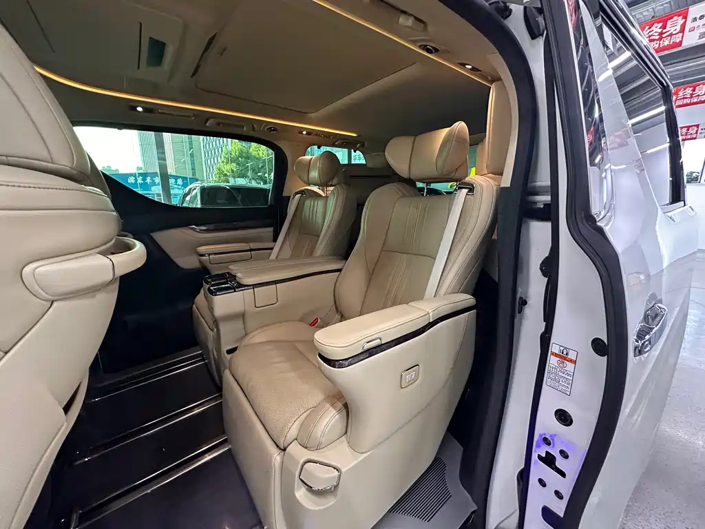 Toyota Vellfire — миниатюра 4