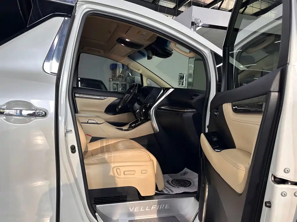 Toyota Vellfire — миниатюра 8