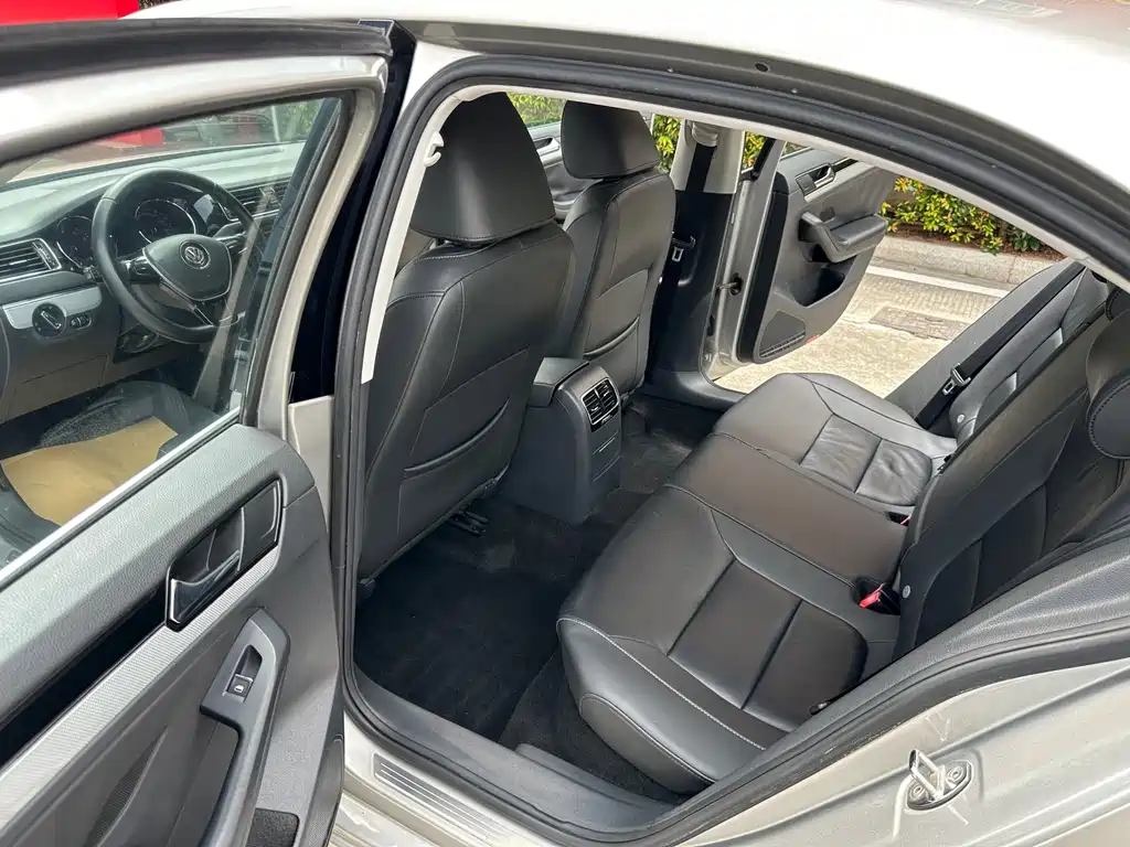 Volkswagen Sagitar — миниатюра 6