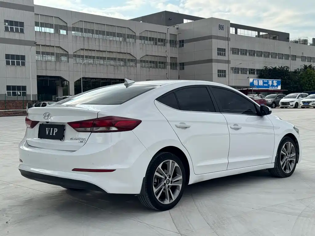 Hyundai Elantra — миниатюра 5