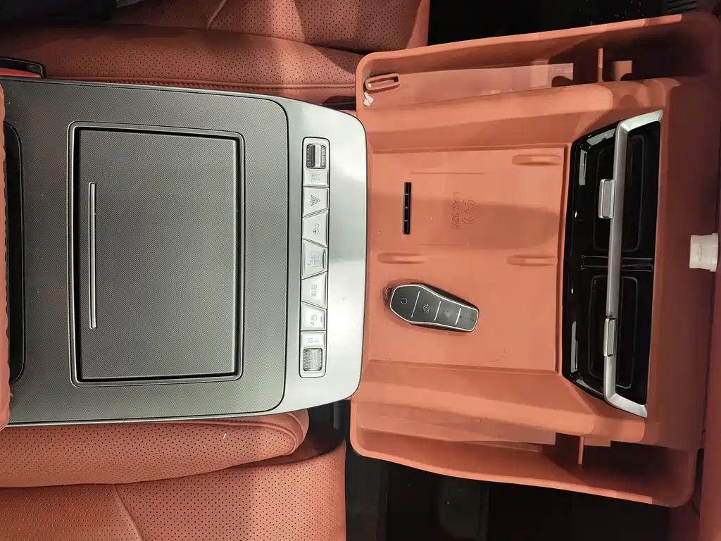 BYD Tang L — миниатюра 13