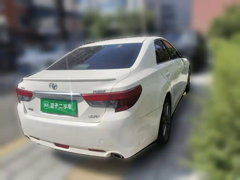 Toyota Reiz — миниатюра 4