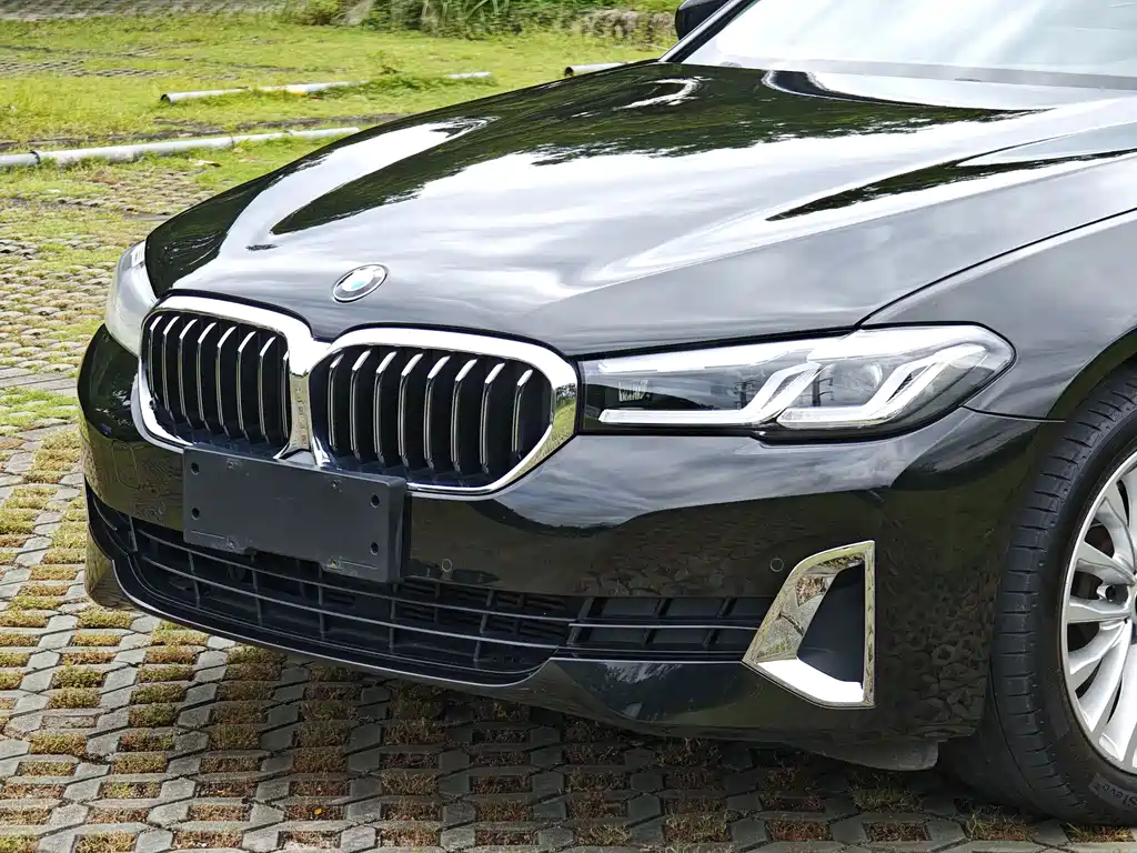 BMW 5 Series — миниатюра 7