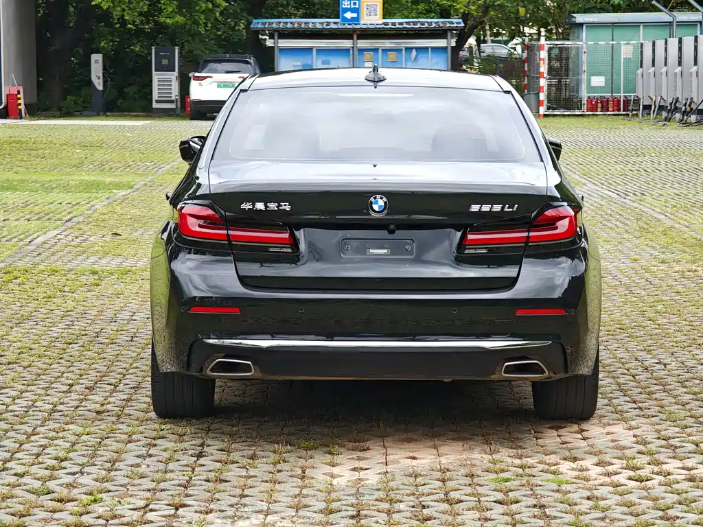 BMW 5 Series — миниатюра 26