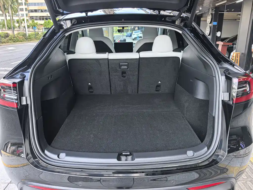 Tesla Model Y — фотографии объявления, Фото 13