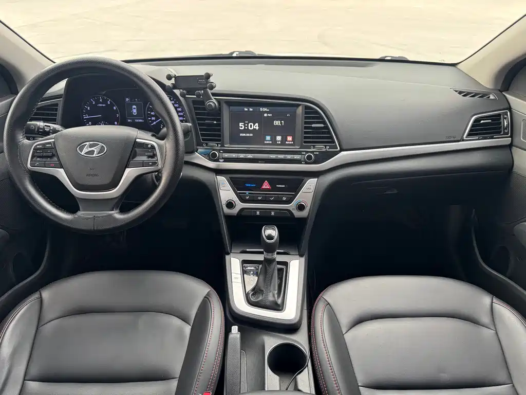 Hyundai Elantra — миниатюра 10