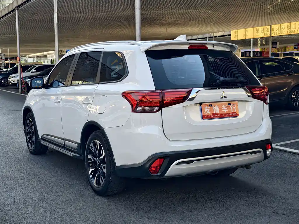 Mitsubishi Outlander — миниатюра 6