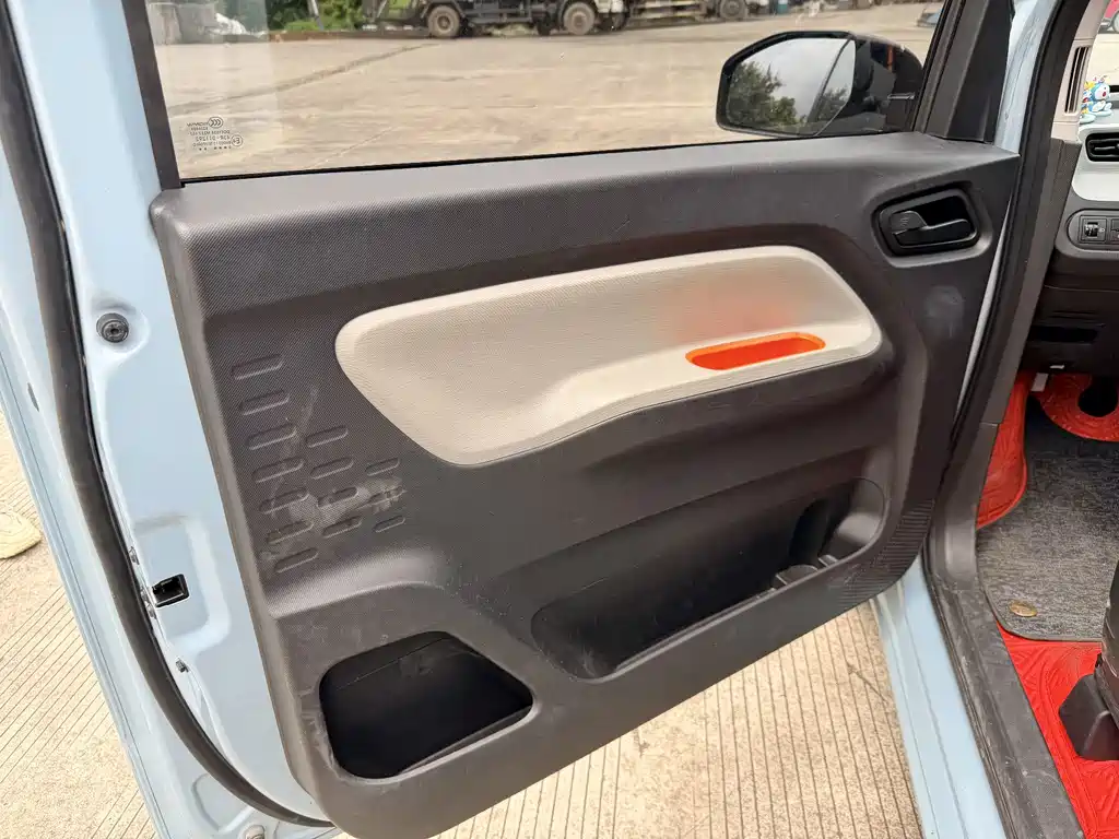 Wuling MINIEV — миниатюра 8