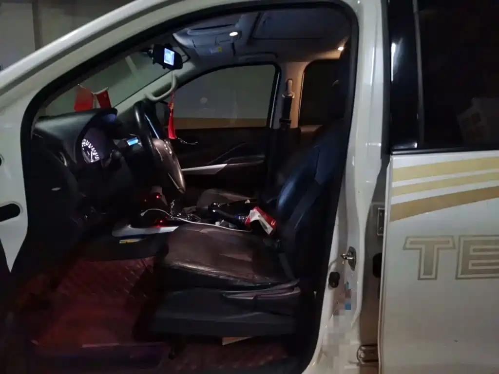 Nissan Terra — миниатюра 8