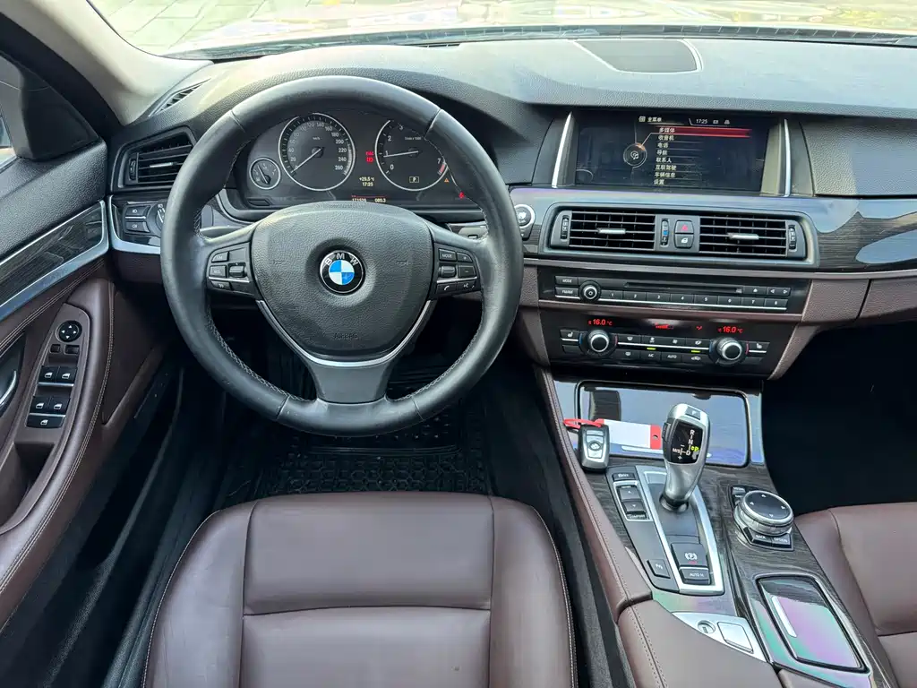BMW 5 Series — миниатюра 14