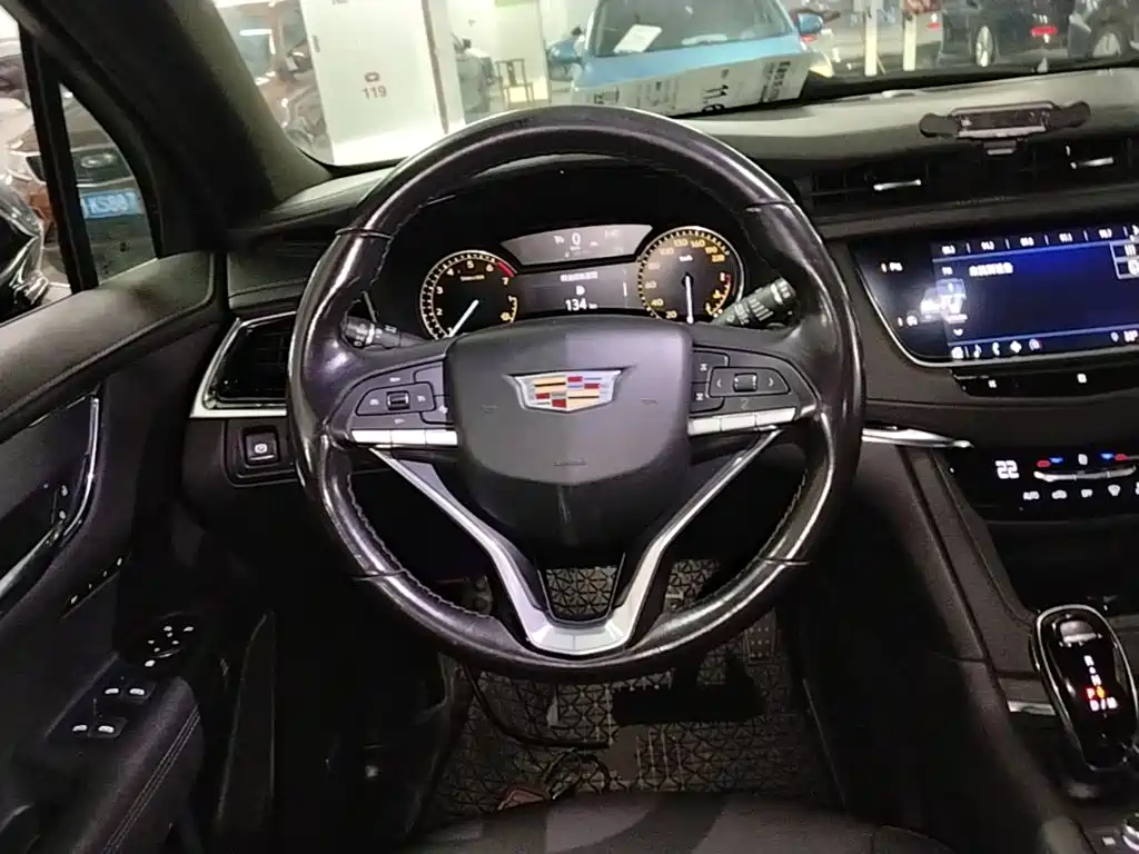 Cadillac XT6 — миниатюра 11