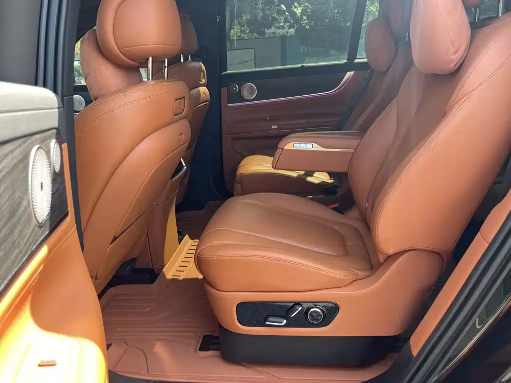 AITO ASK THE WORLD M9