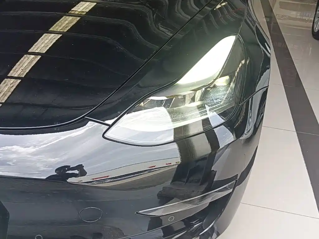Tesla Model 3 — миниатюра 24