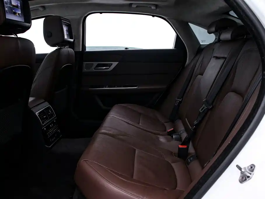 Jaguar XFL — миниатюра 14