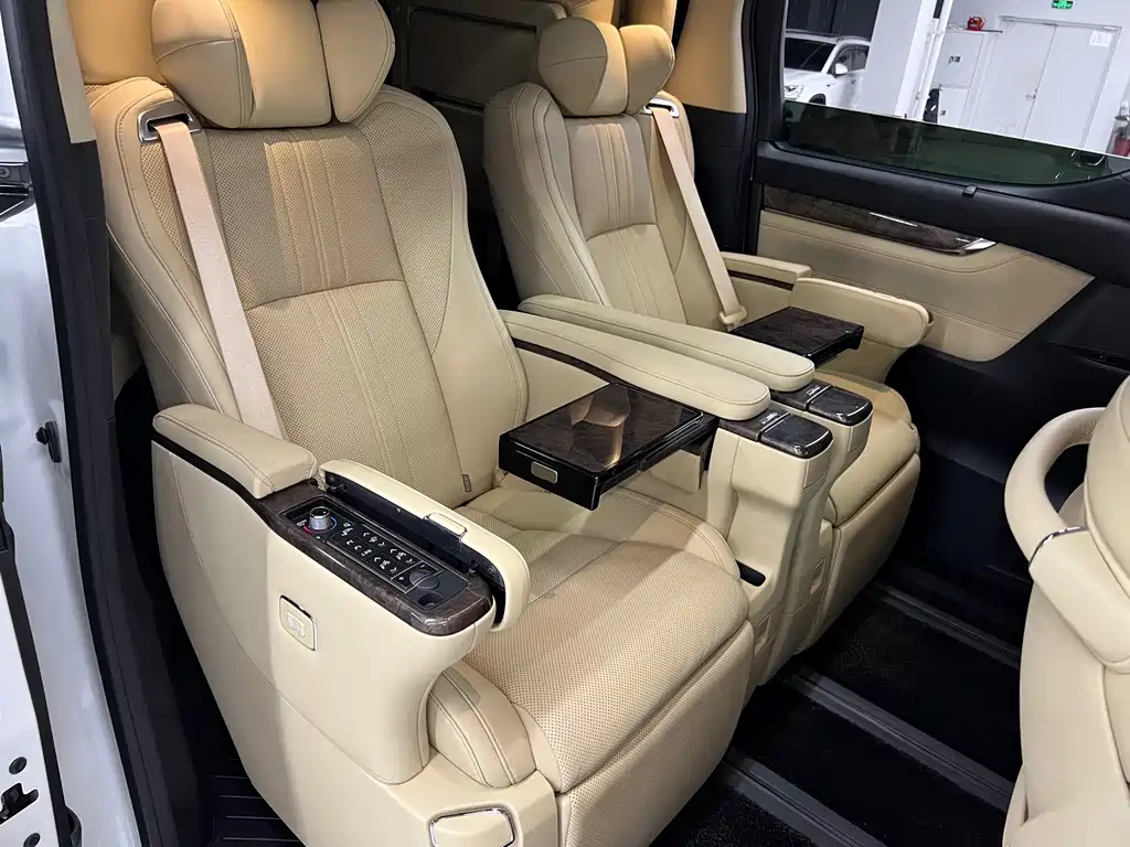 Toyota Vellfire — миниатюра 14