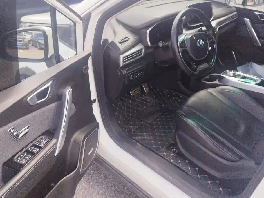 BAIC EX3 — миниатюра 7