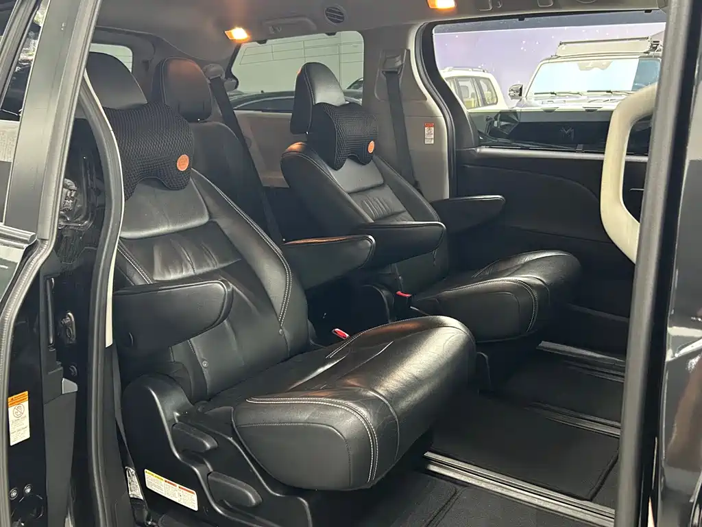 Toyota Sienna — миниатюра 11