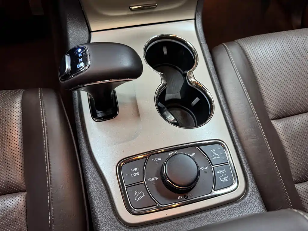 Jeep Grand Cherokee (Import) — миниатюра 19
