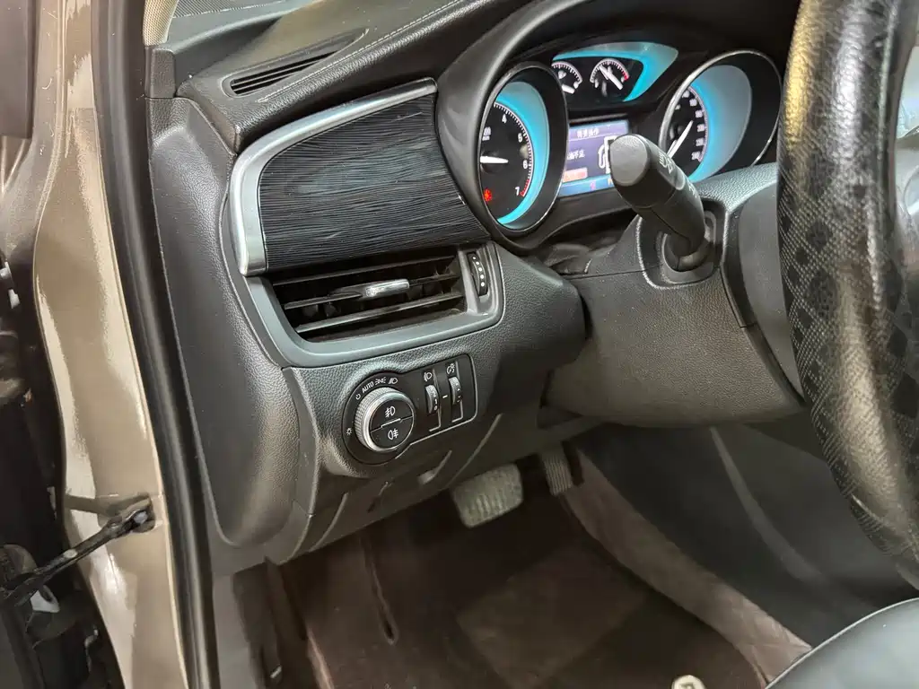 Buick Envision Plus — миниатюра 9