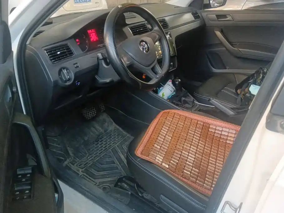 Volkswagen Santana — миниатюра 9