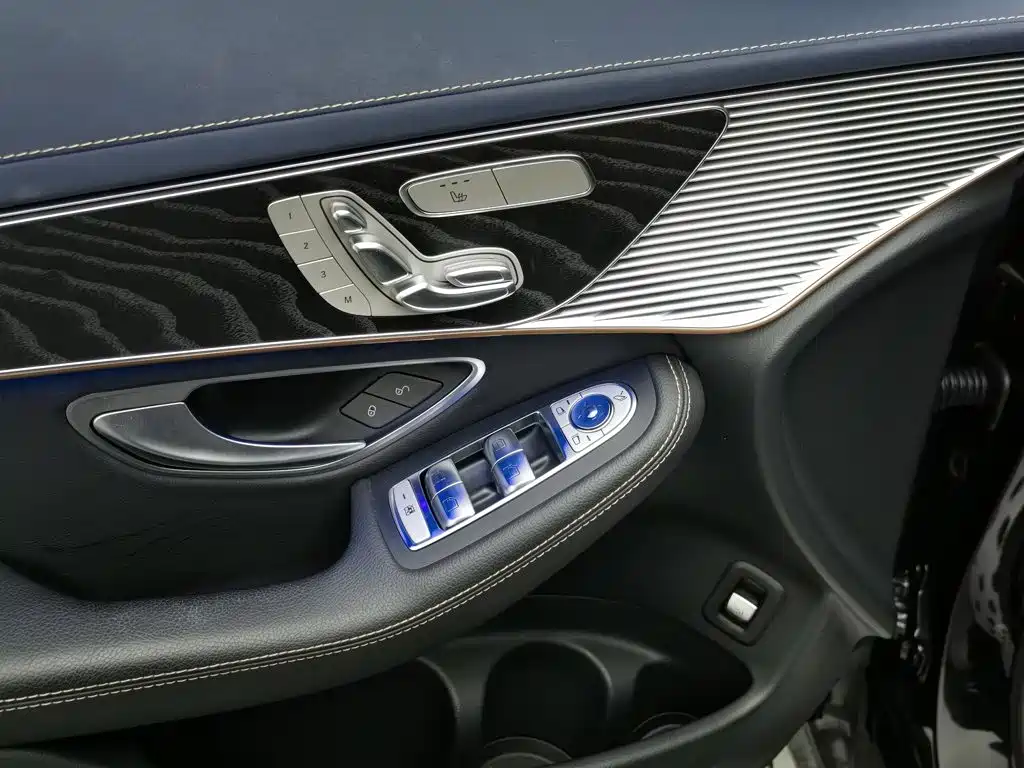 Mercedes-Benz EQC — миниатюра 9
