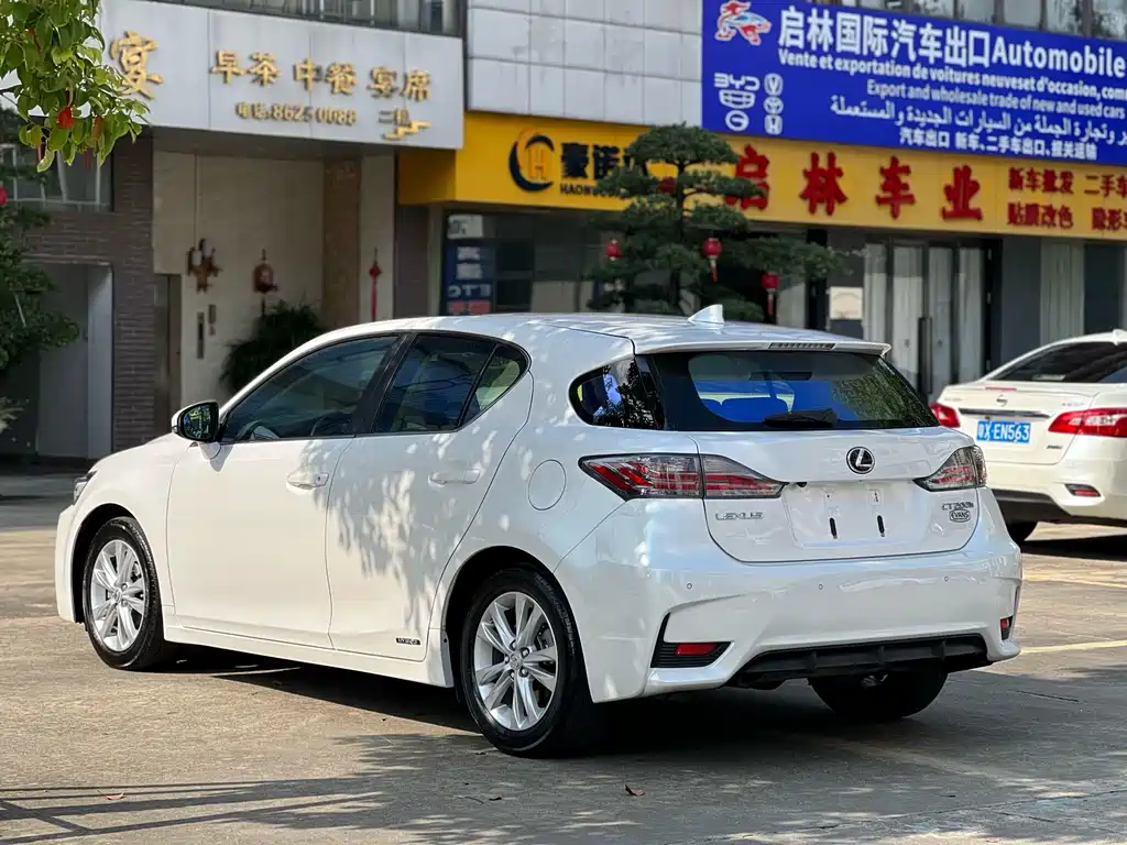 Lexus CT 2014 CT200h Comfort