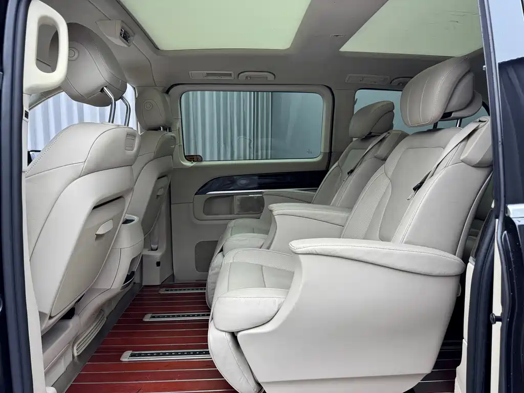 Mercedes-Benz V-Class — миниатюра 7