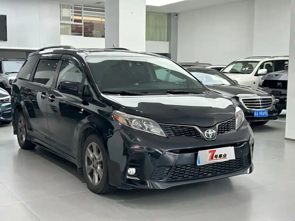Toyota Sienna — миниатюра 3