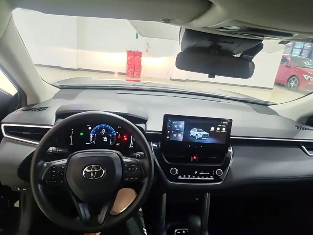 Toyota Corolla Cross — миниатюра 10
