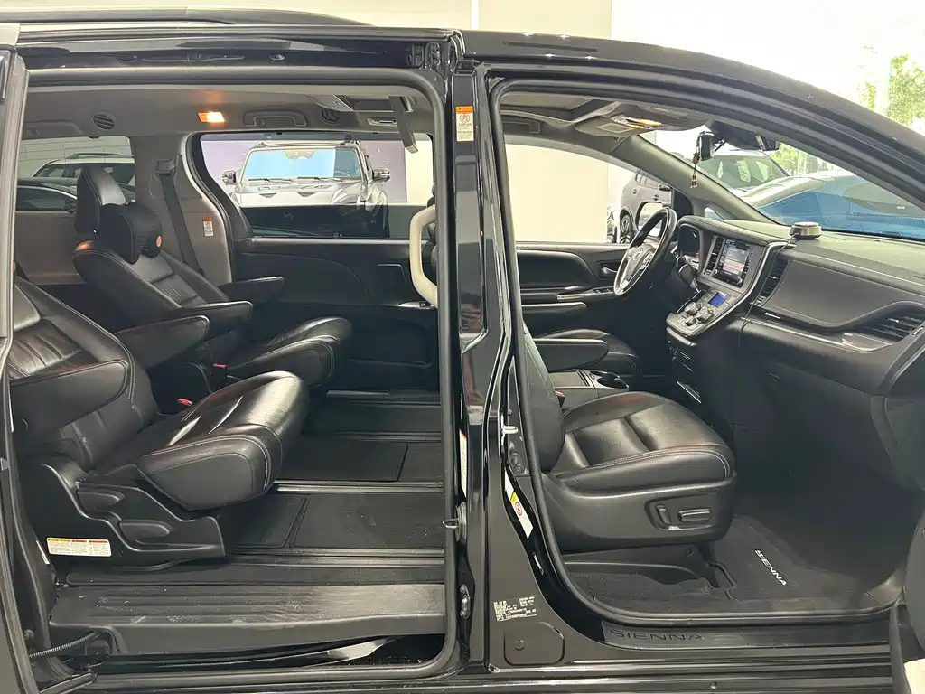 Toyota Sienna — миниатюра 12