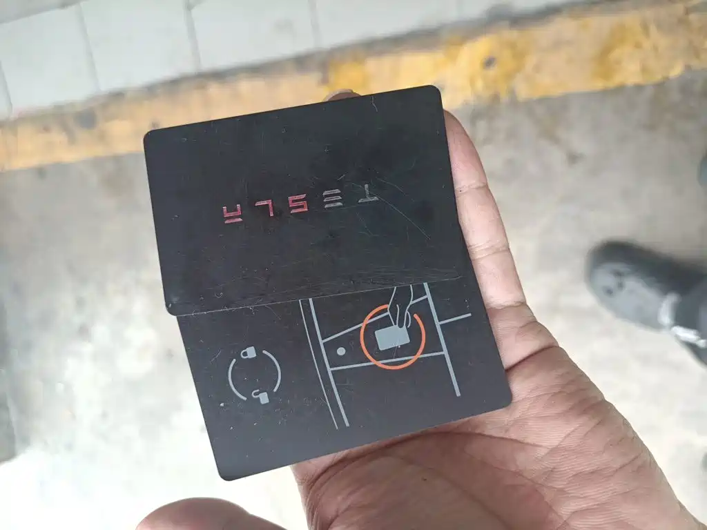 Tesla Model Y — миниатюра 9