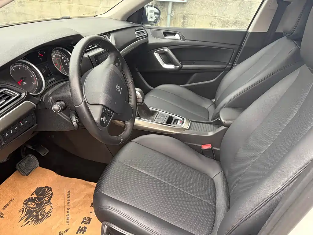 Peugeot 408 2014 1.8L AT Luxury