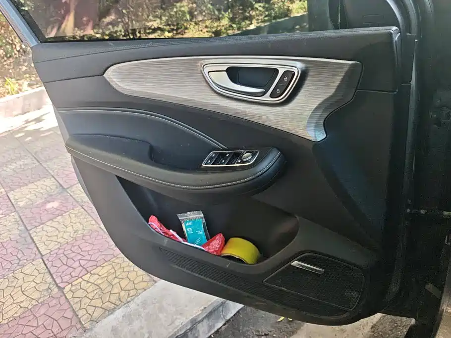 Roewe RX5 New Energy — миниатюра 7