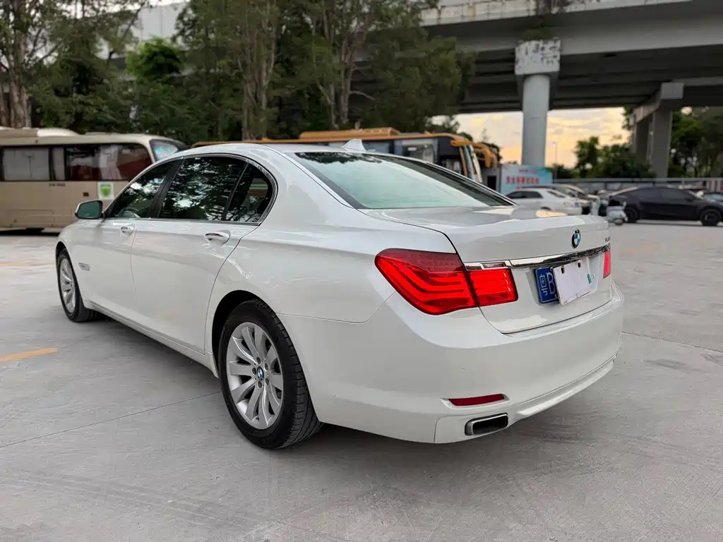BMW 7 Series — миниатюра 19