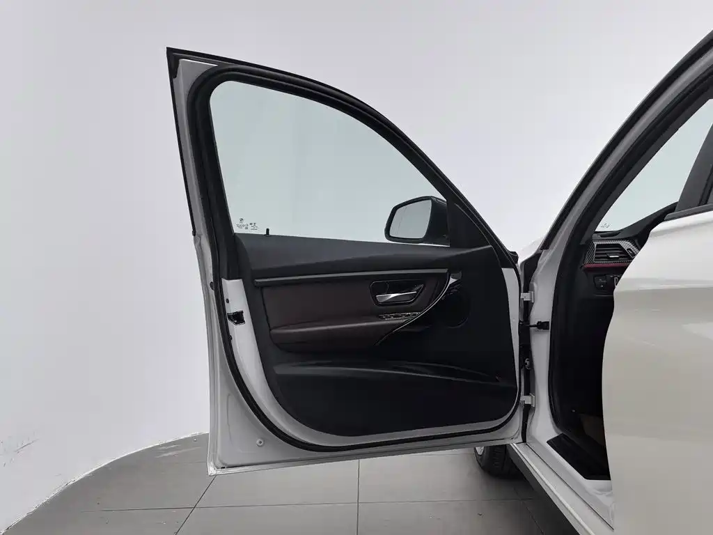 BMW 3 Series — миниатюра 8