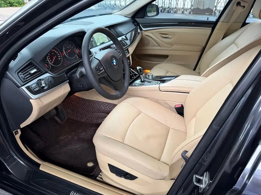 BMW 5 Series — миниатюра 7