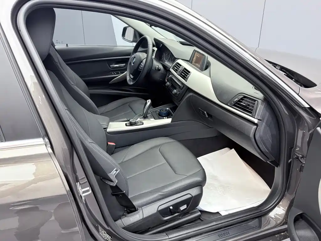 BMW 3 Series — миниатюра 24
