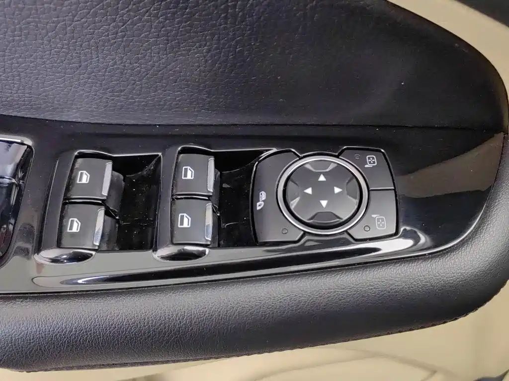Ford Edge — миниатюра 9