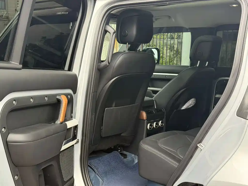 Land Rover Defender — миниатюра 7
