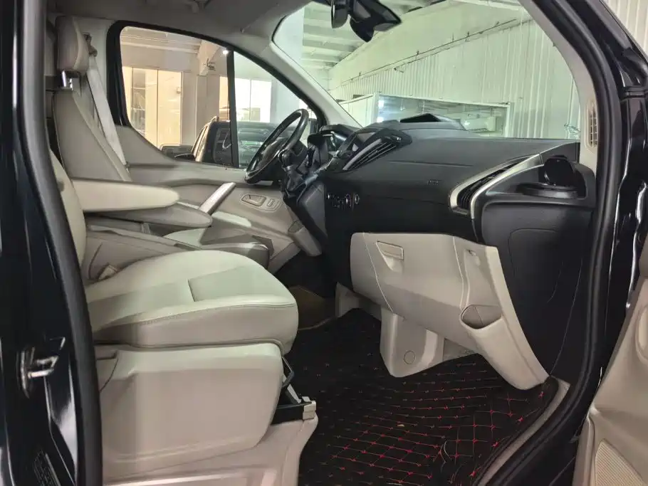 Ford Tourneo — миниатюра 8
