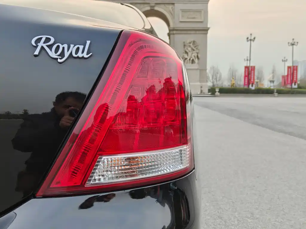 Toyota Crown — миниатюра 8