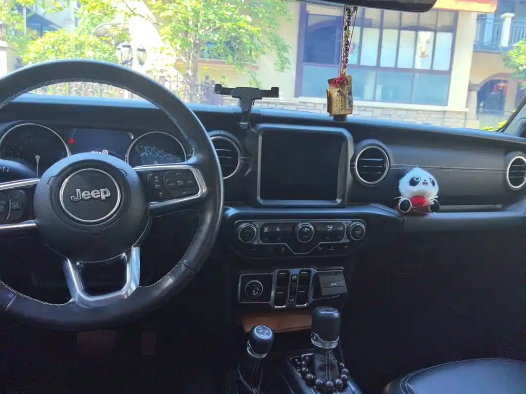 Jeep Wrangler PHEV — миниатюра 10