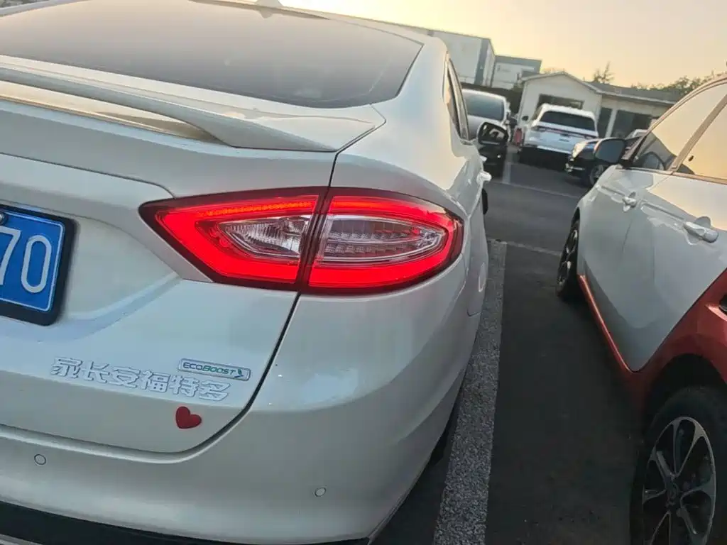 Ford Mondeo — миниатюра 8