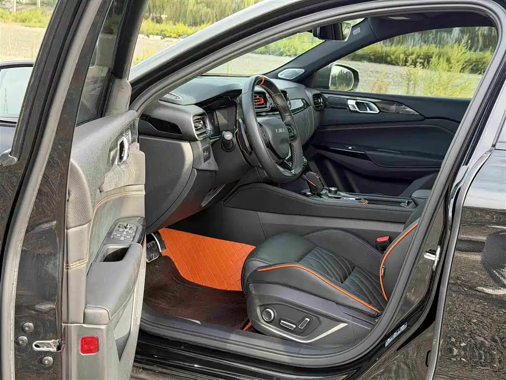 Lynk & Co 02 Hatchback — миниатюра 7