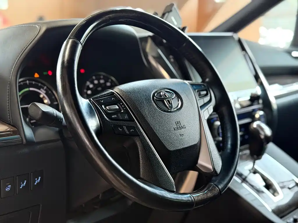 Toyota Vellfire — миниатюра 7