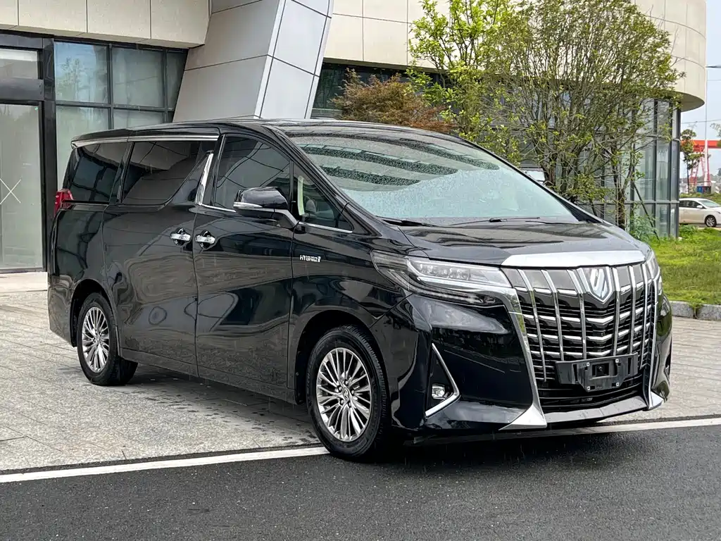 Toyota Alphard — миниатюра 2