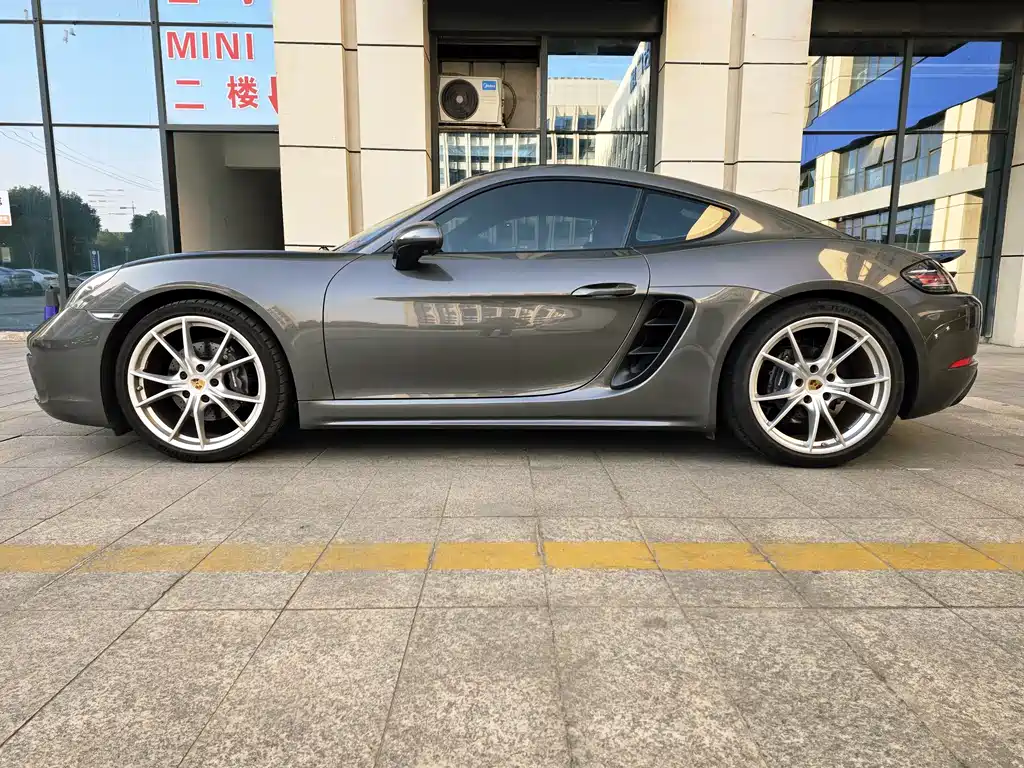 PORSCHE 718